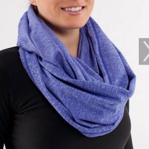 Lululemon Infiniti scarf